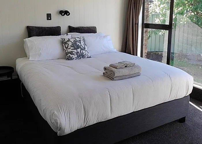 Holiday Retreat In The Heart Of Old Cromwell!